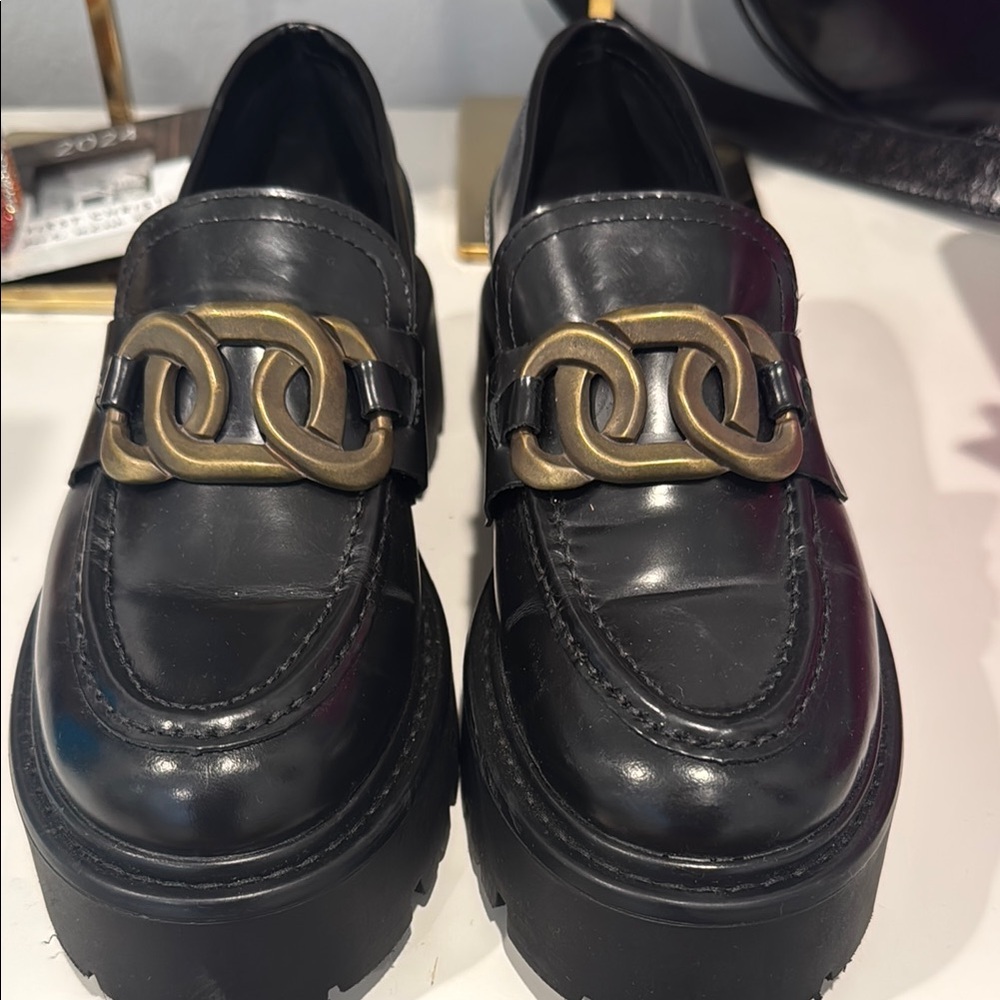 Steve Madden Black and Gold Flats with Decorative Strap